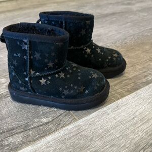 Ugg mini size 8